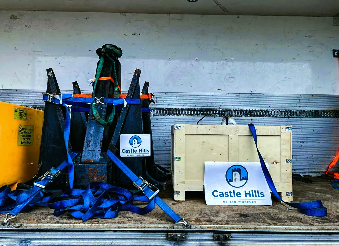 A pile with small HHP TW anchors